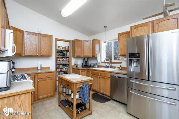 1283 S Thalo DR, Palmer, AK 99645