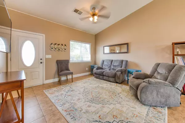 5612 W Cotton Avenue, Fresno, CA 93722