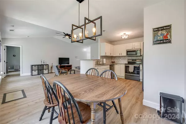 12611 Beddingfield DR, Charlotte, NC 28278