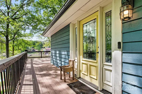 6892 Shade Tree LN, Sherrills Ford, NC 28673