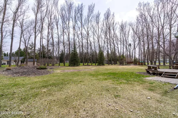 12 JAMES Circle SE, Grand Forks, ND 56721