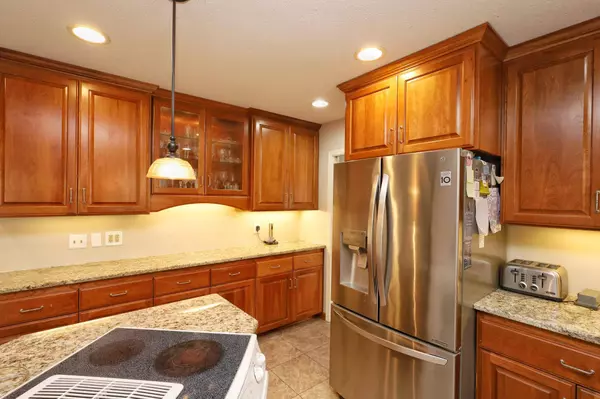 1015 Sierra LN NE, Rochester, MN 55906