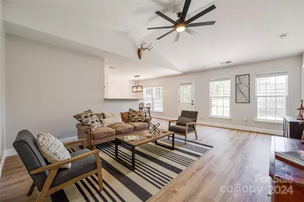 12611 Beddingfield DR, Charlotte, NC 28278