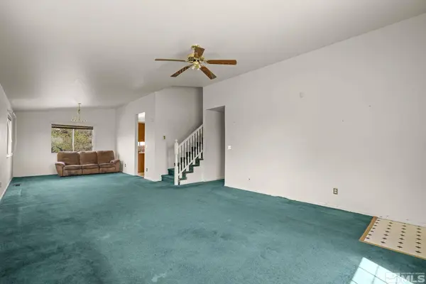 6225 W Crow Ct, Sun Valley, NV 89533