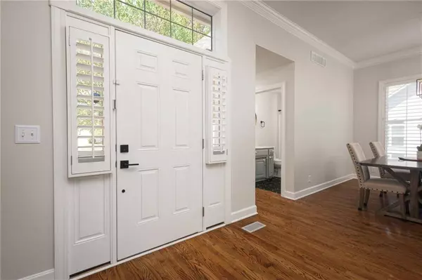 905 SW Lauren CT, Lee's Summit, MO 64081