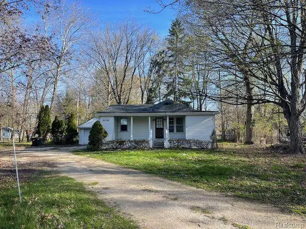 33718 EDMONTON Street, Farmington Hills, MI 48335