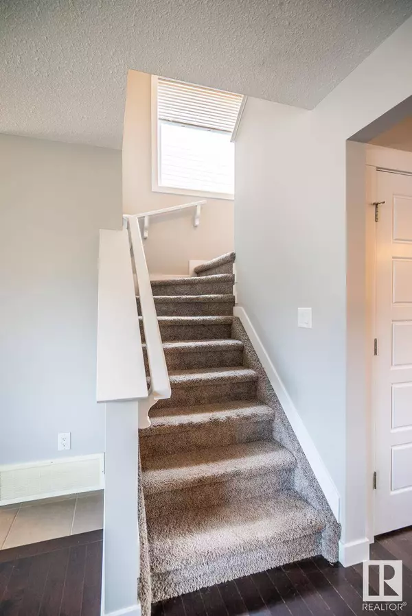 16809 40 ST NW, Edmonton, AB T5Y 0Y2