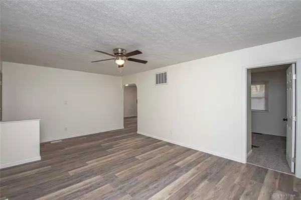 327 Amsterdam Drive, Xenia, OH 45385