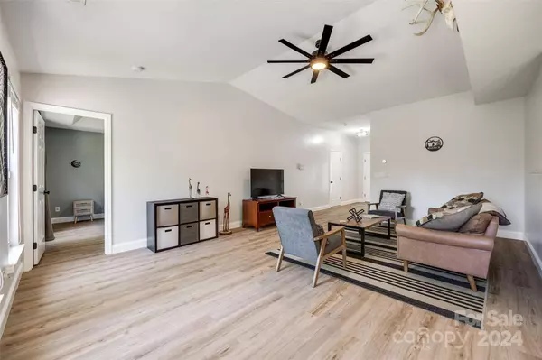 12611 Beddingfield DR, Charlotte, NC 28278