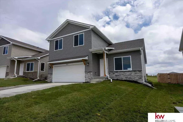 7913 N 93 Street, Omaha, NE 68122