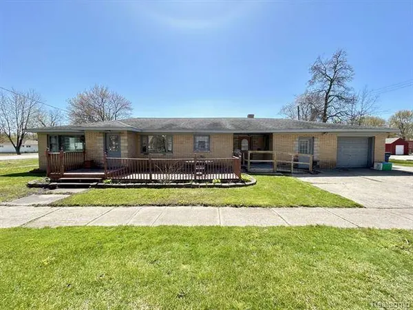 105 W MAPLE Street, St. Charles, MI 48655