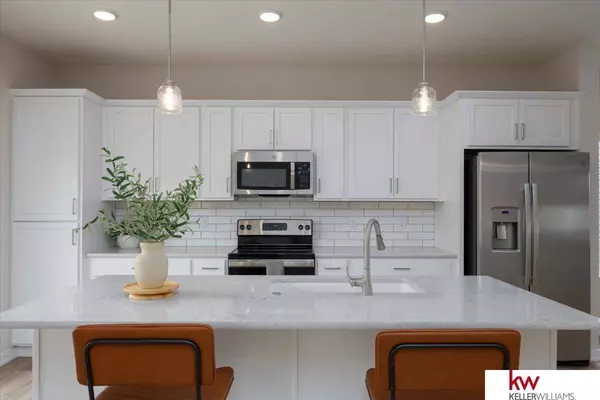 7913 N 93 Street, Omaha, NE 68122