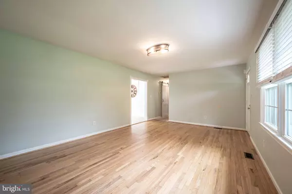 4520 LOGMILL RD, Gainesville, VA 20155