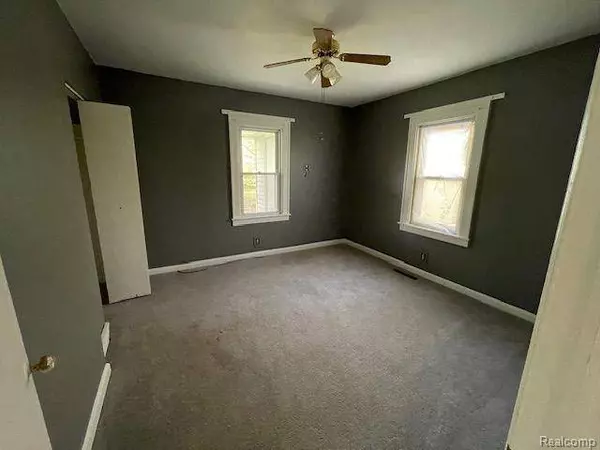 33718 EDMONTON Street, Farmington Hills, MI 48335