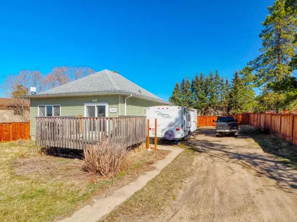 4906 51 AVE, Bentley, AB T0C0J0