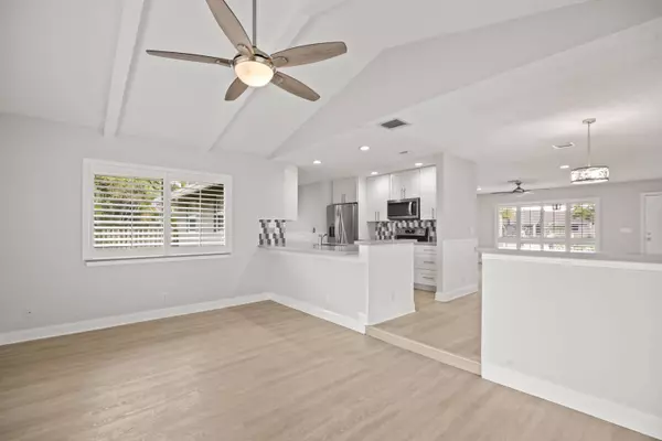 3010 Phoebe LN, Delray Beach, FL 33444