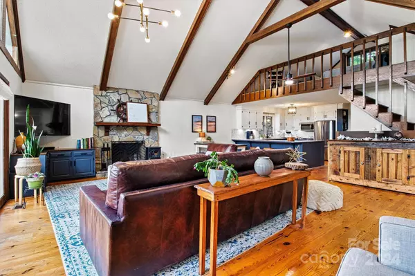 6892 Shade Tree LN, Sherrills Ford, NC 28673