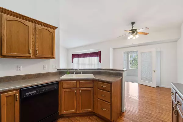 802 Penny Ln, St Peters, MO 63376-7374