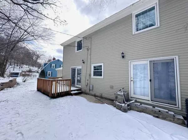 1015 Sierra LN NE, Rochester, MN 55906