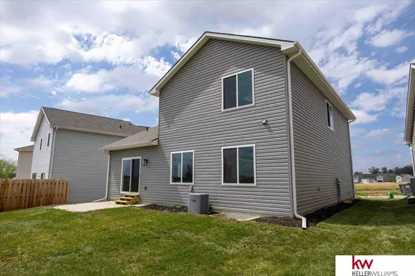 7913 N 93 Street, Omaha, NE 68122