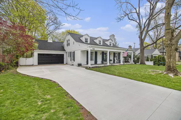 944 San Lucia SE Drive, East Grand Rapids, MI 49506