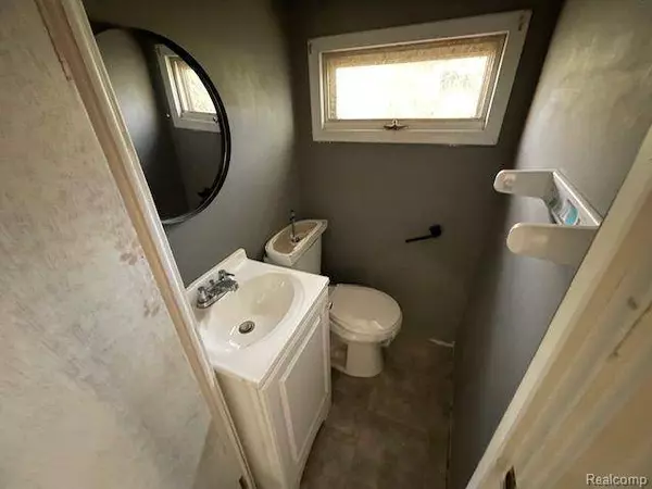 33718 EDMONTON Street, Farmington Hills, MI 48335