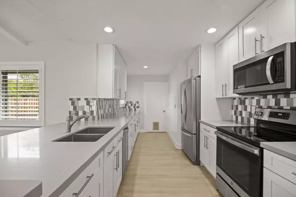 3010 Phoebe LN, Delray Beach, FL 33444