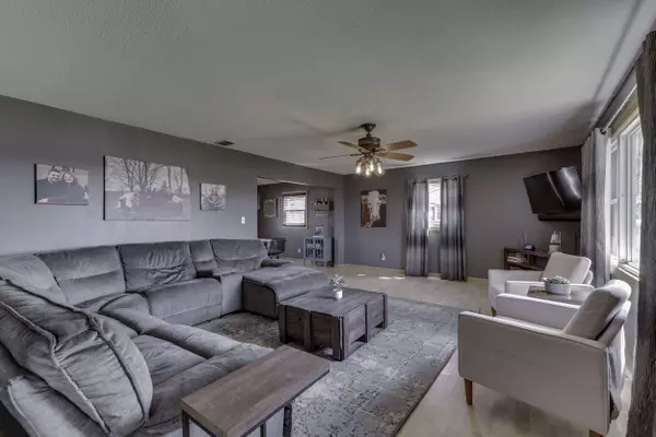 947 Berry RD, Greenwood, IN 46143