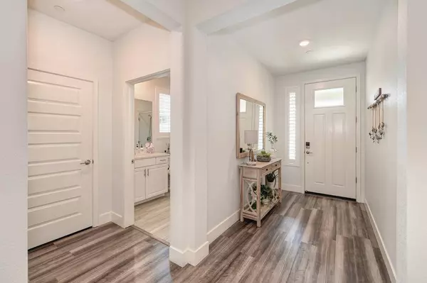 2112 Earthlight LN, Roseville, CA 95747