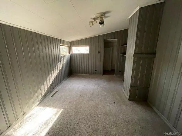 33718 EDMONTON Street, Farmington Hills, MI 48335