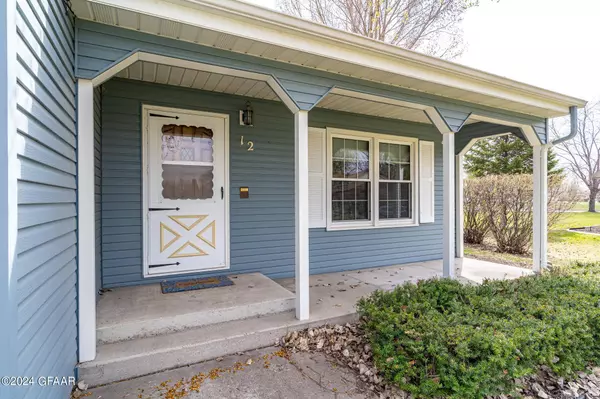 12 JAMES Circle SE, Grand Forks, ND 56721