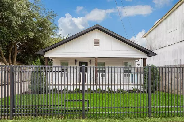 1139 Nadine ST, Houston, TX 77009