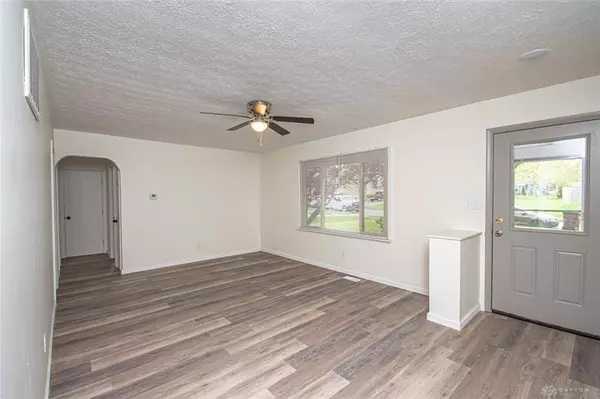 327 Amsterdam Drive, Xenia, OH 45385