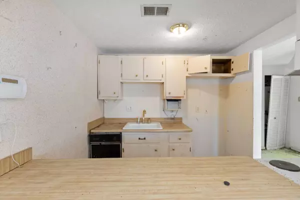 3308 Royal Wood RD, Lexington, KY 40515