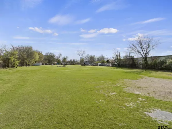 1323 W Ferguson, Mt Pleasant, TX 75455