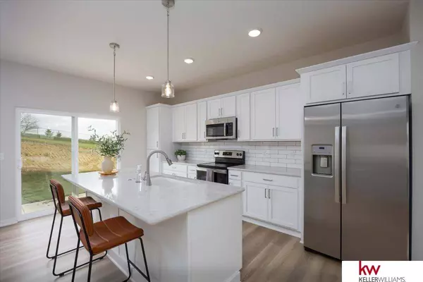 7913 N 93 Street, Omaha, NE 68122