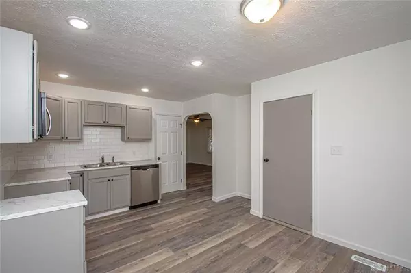 327 Amsterdam Drive, Xenia, OH 45385