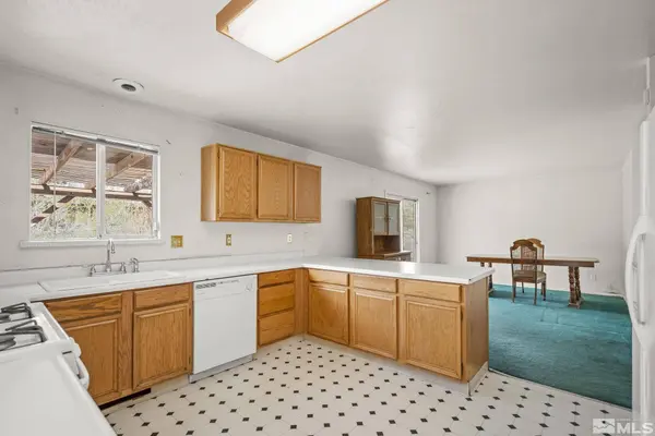 6225 W Crow Ct, Sun Valley, NV 89533