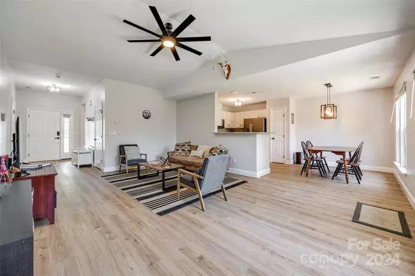 12611 Beddingfield DR, Charlotte, NC 28278