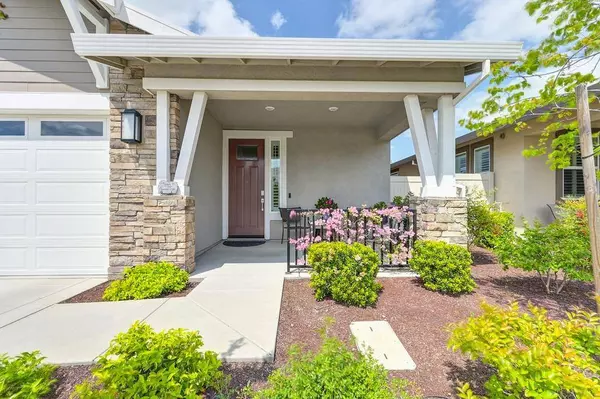 2112 Earthlight LN, Roseville, CA 95747