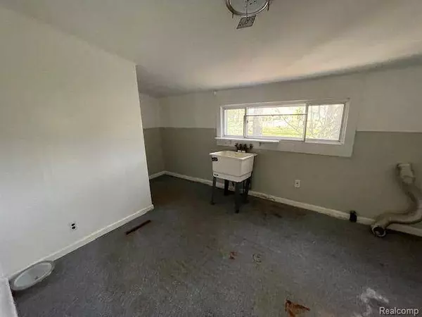 33718 EDMONTON Street, Farmington Hills, MI 48335