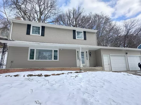 1015 Sierra LN NE, Rochester, MN 55906