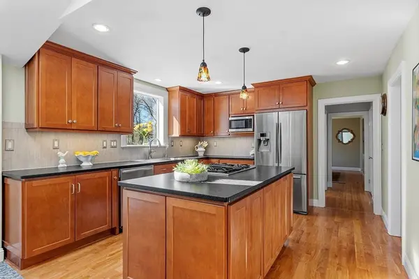 40 Bellevue Rd, Andover, MA 01810