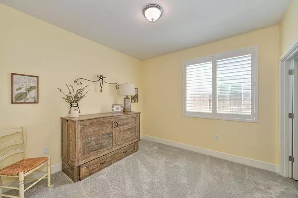 2112 Earthlight LN, Roseville, CA 95747