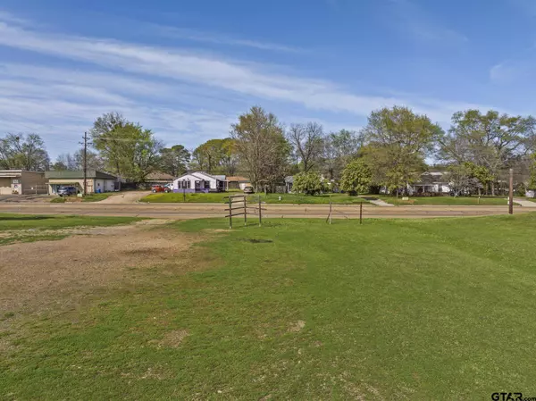 1323 W Ferguson, Mt Pleasant, TX 75455