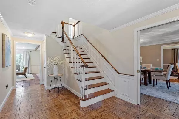 9 Deerfield Way, Andover, MA 01810