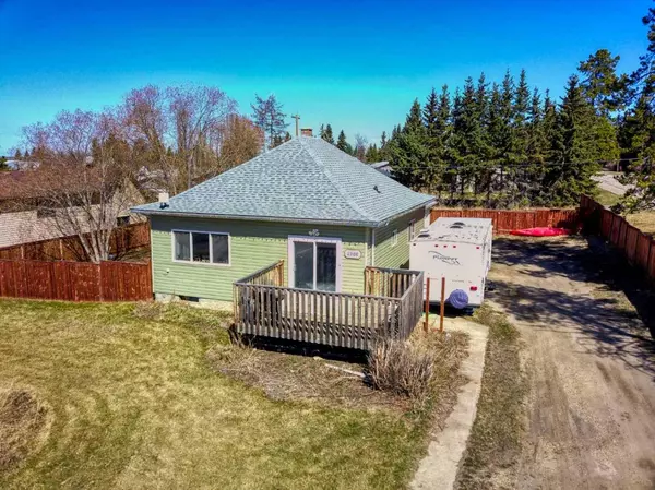 4906 51 AVE, Bentley, AB T0C0J0