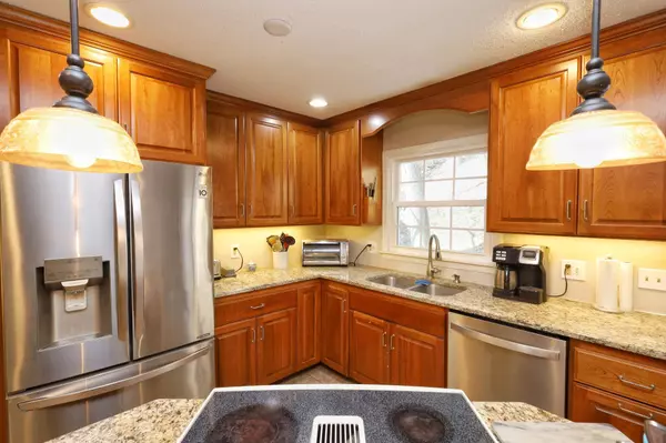 1015 Sierra LN NE, Rochester, MN 55906