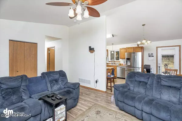 1283 S Thalo DR, Palmer, AK 99645