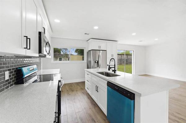 4023 Cloverbrook DR, Houston, TX 77045